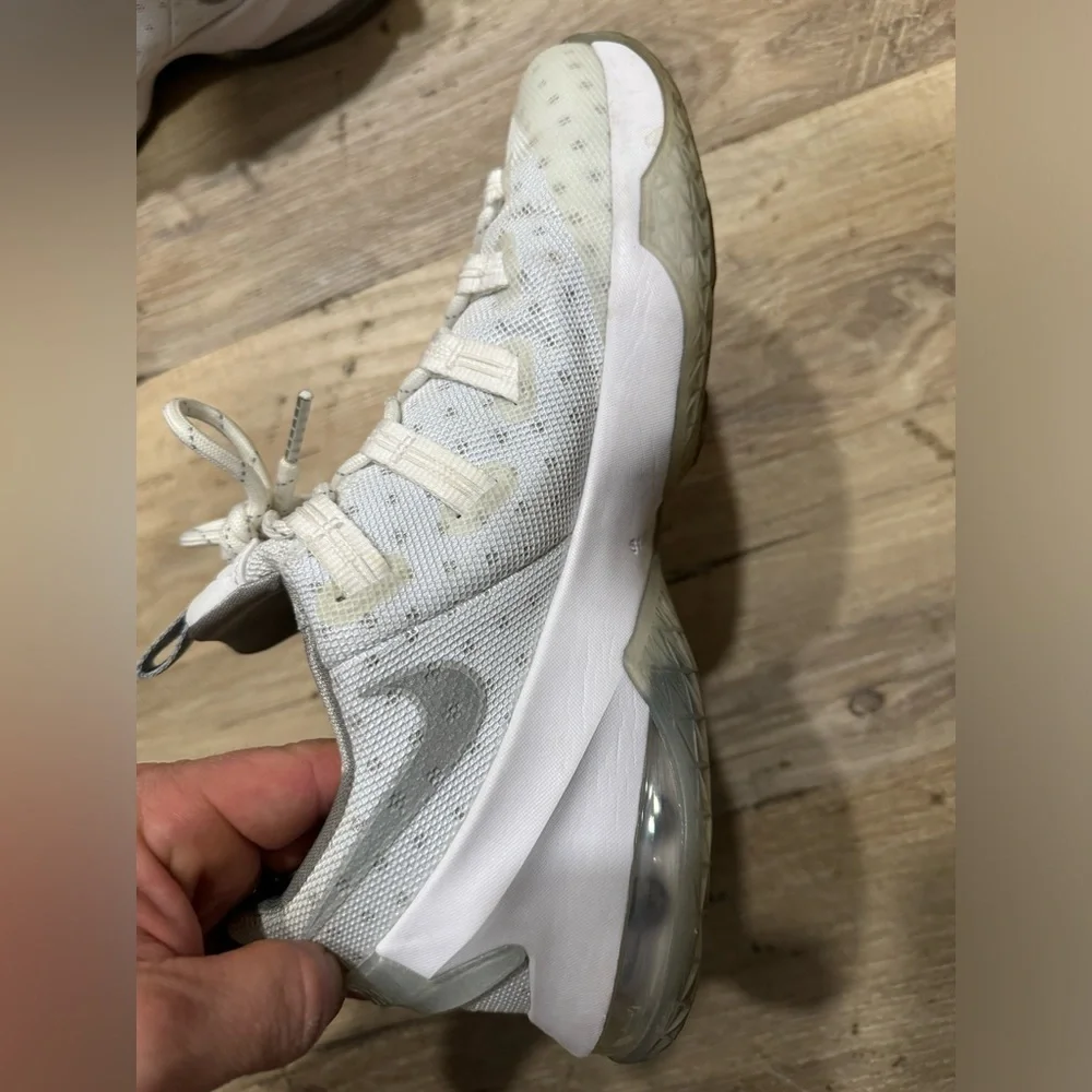 Lebron Witness Basketball Shoe - Picture 2 of 3